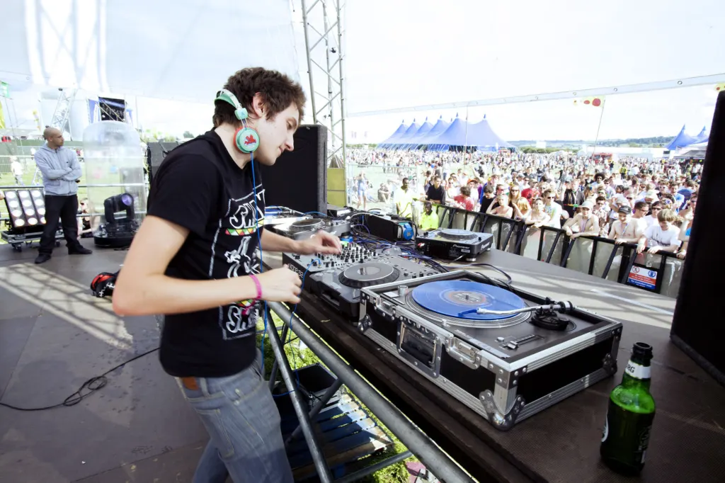 Festivalgoers and atmosphere at Global Gathering 2009